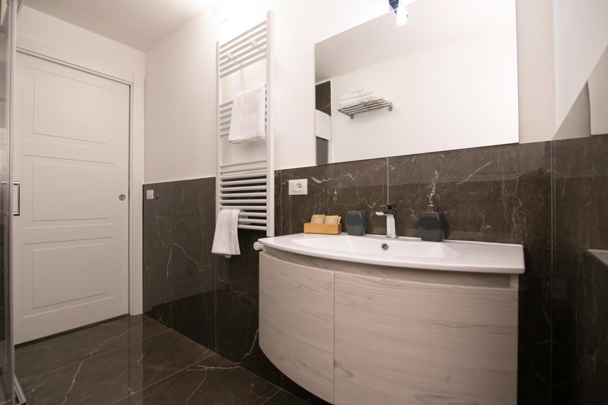 Villareale47 Luxury Suites & Rooms 巴勒莫 外观 照片